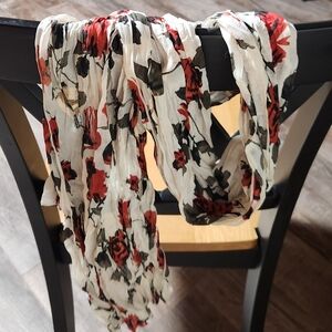 Red Roses & Vines Romantic Scarf
